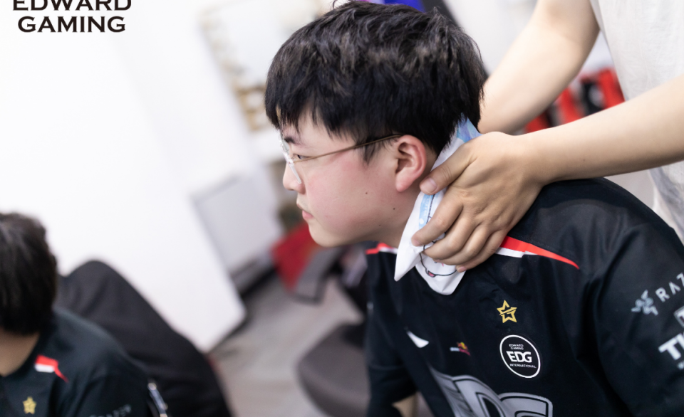 Uzi回归赛场，高光表现首场状态亮眼，阿森纳观众沸腾！的简单介绍